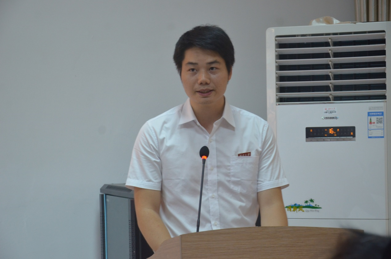 李绍斌同志宣读大会纪律
