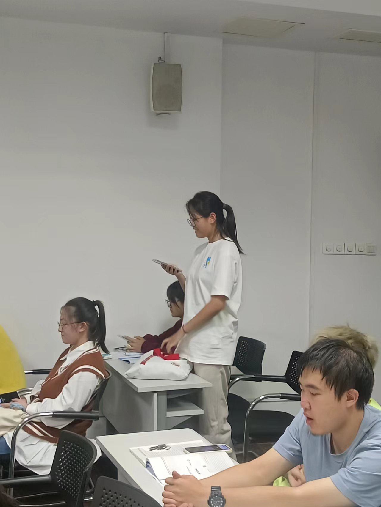 湖南大学边防军人子女预科生收看党的二十大开幕式并